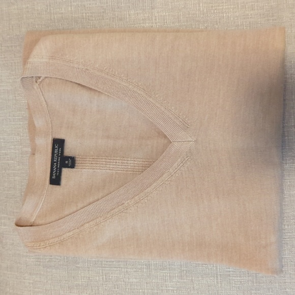 Banana Republic New Merino Wool V-Neck Sweater Size Small - Picture 6 of 11